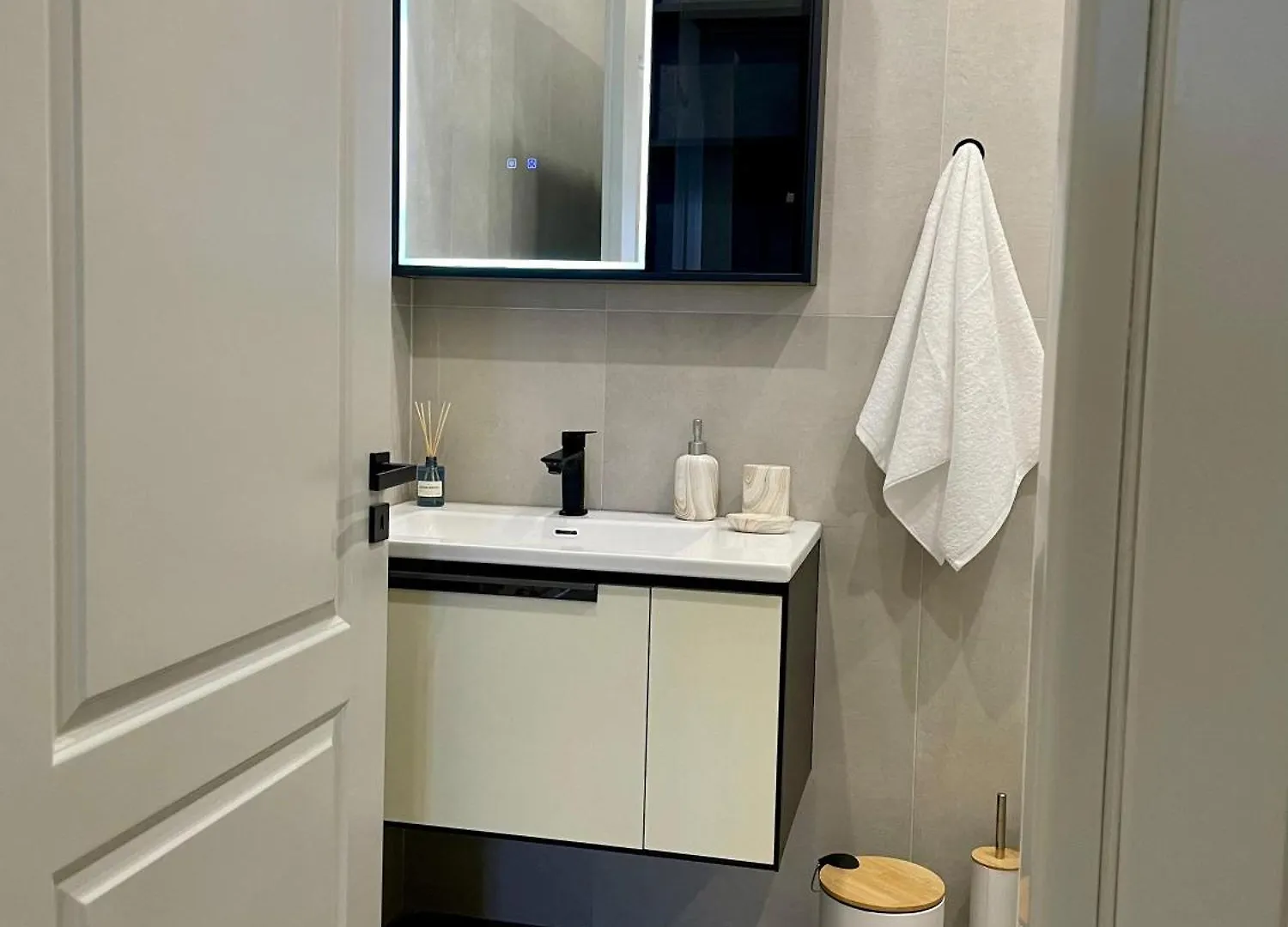 - Free Parking - Comfy City Center Apartment - Durres Albania